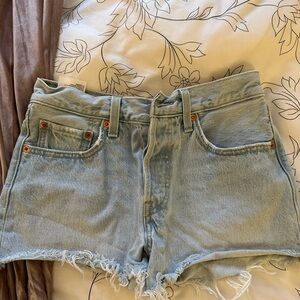 Levi’s light wash denim jean shorts
